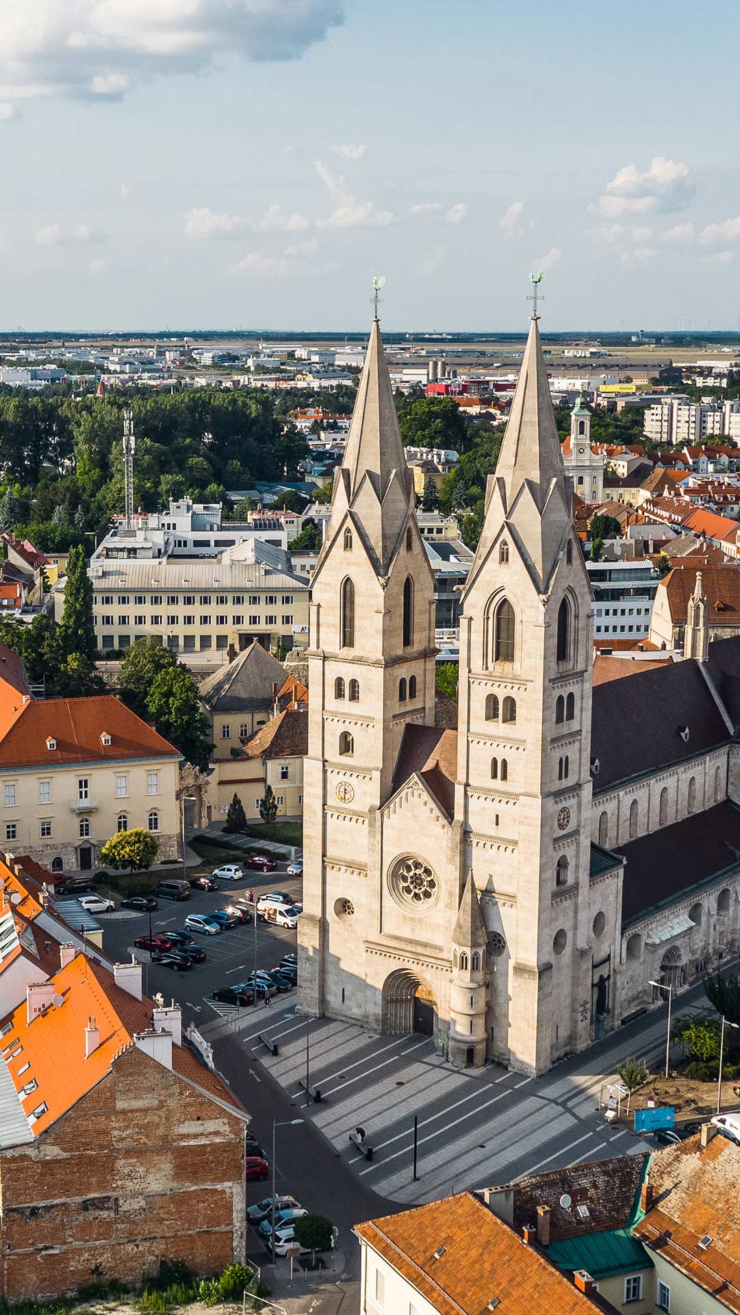Wiener Neustadt (Kathedrale) – Foto: © a_medvedkov, Adobe Stock Kanal- und Rohrreinigung in Wiener Neustadt (Bezirk und Stadt) - Foto: © a_medvedkov, Adobe Stock